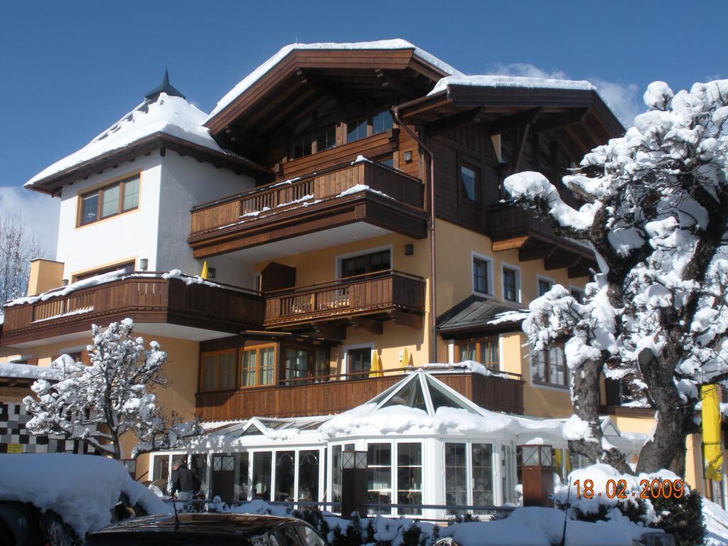 Appartements Lorenzoni, Cafe Konditorei Helmut Lorenzoni Kirchberg in Tirol Exterior foto