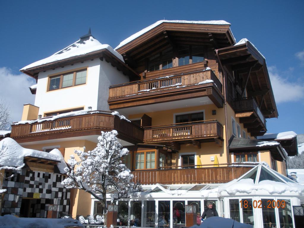 Appartements Lorenzoni, Cafe Konditorei Helmut Lorenzoni Kirchberg in Tirol Exterior foto