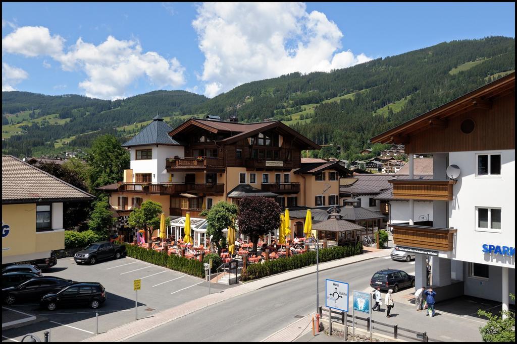 Appartements Lorenzoni, Cafe Konditorei Helmut Lorenzoni Kirchberg in Tirol Exterior foto