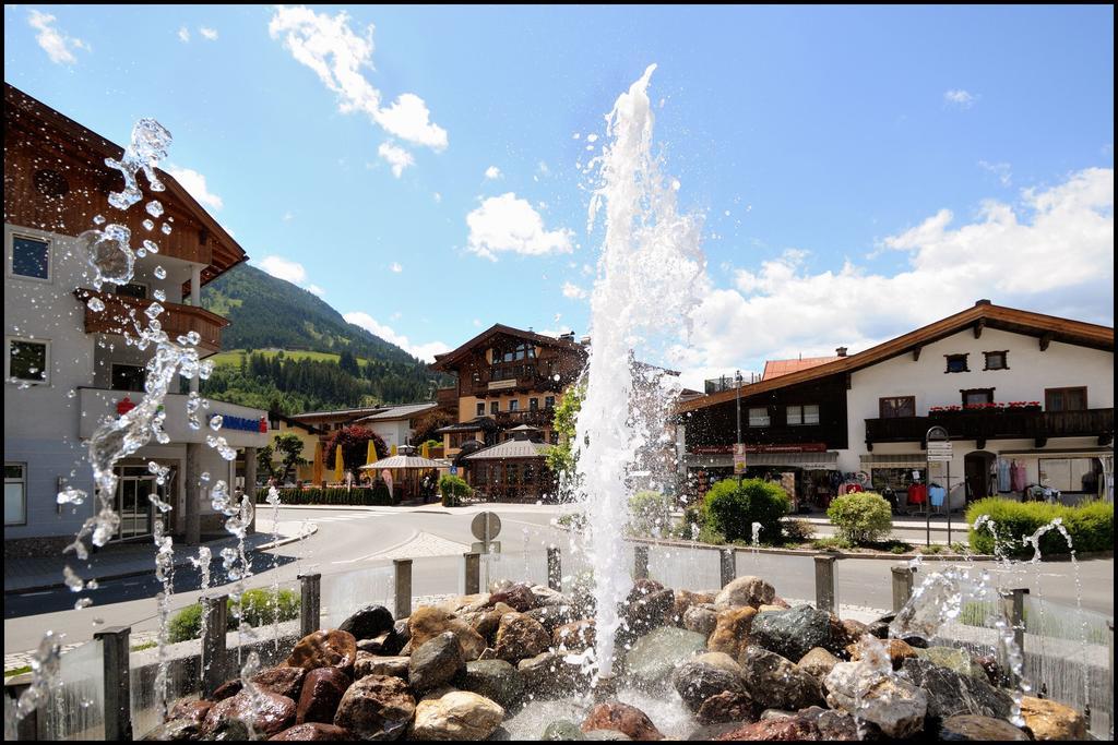 Appartements Lorenzoni, Cafe Konditorei Helmut Lorenzoni Kirchberg in Tirol Exterior foto