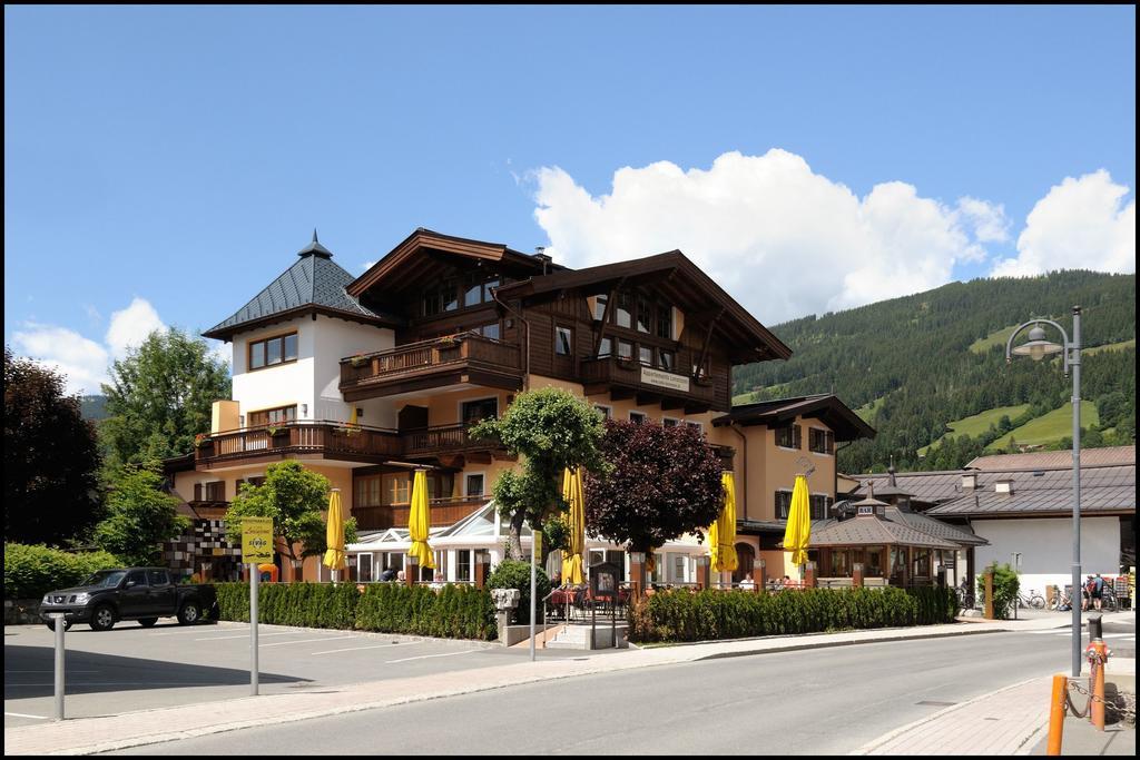 Appartements Lorenzoni, Cafe Konditorei Helmut Lorenzoni Kirchberg in Tirol Exterior foto