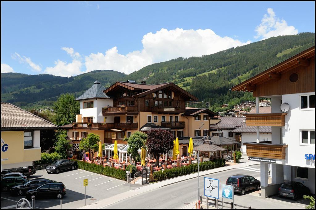 Appartements Lorenzoni, Cafe Konditorei Helmut Lorenzoni Kirchberg in Tirol Exterior foto