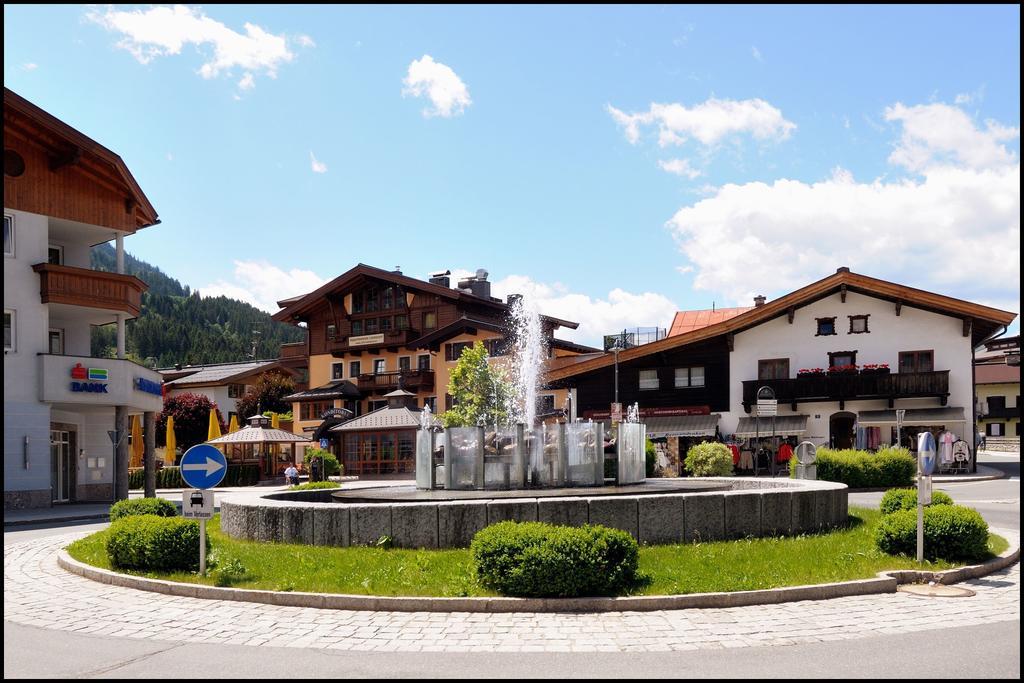 Appartements Lorenzoni, Cafe Konditorei Helmut Lorenzoni Kirchberg in Tirol Exterior foto